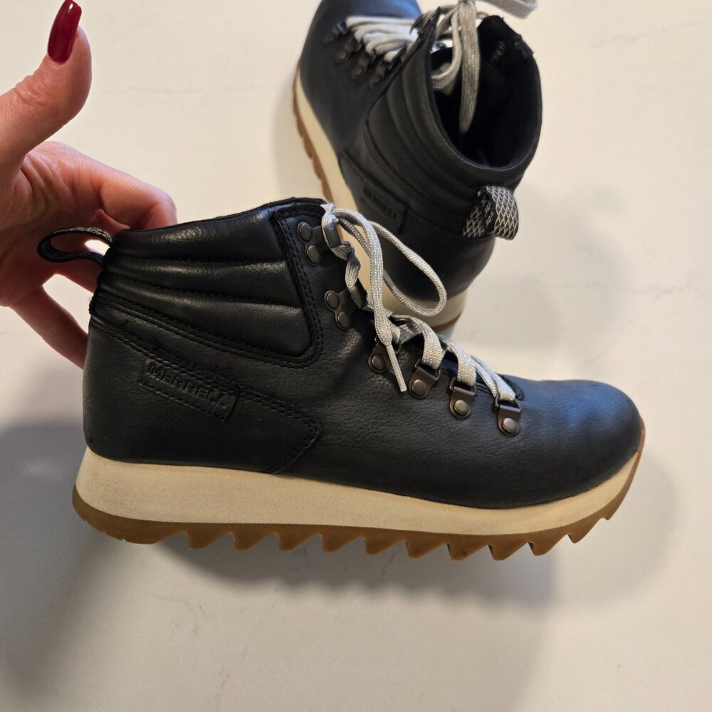 MERRELL Alpine Hiker Women's Hiking Black Boots SIZE 8